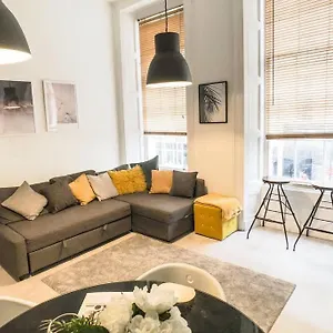 Apartment 2 Bedroom Serviced Centre - Sleeps 6, Newcastle upon Tyne