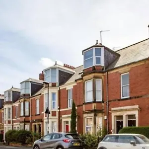 Apartment 2 Bedroom Apartment, Jesmond - Great Location!, Newcastle upon Tyne
